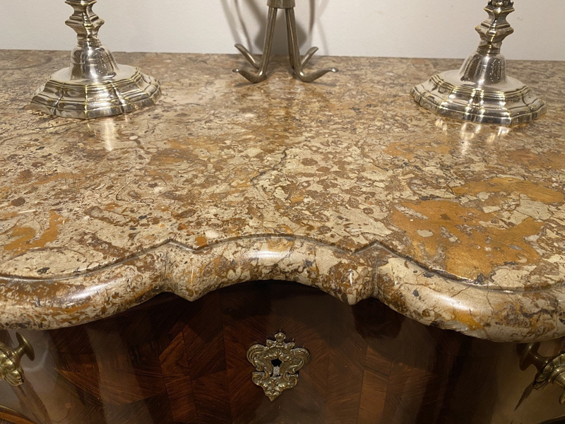 Commode Sauteuse Arbalète époque Régence