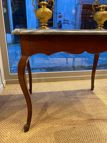 Table De Milieu