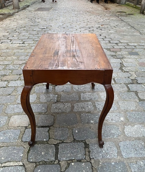 Table De Milieu