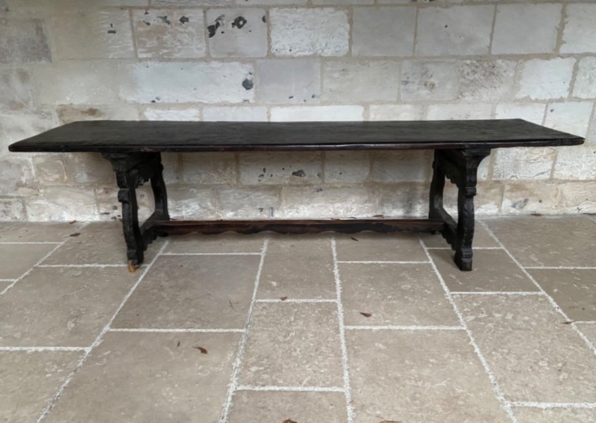 Table De Monastère