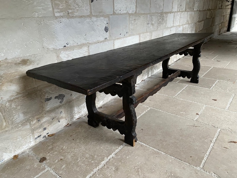 Table De Monastère